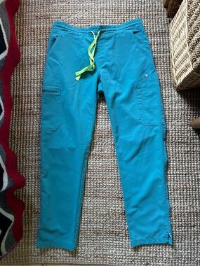 Figs - women’s yola skinny scrub pant in cactus